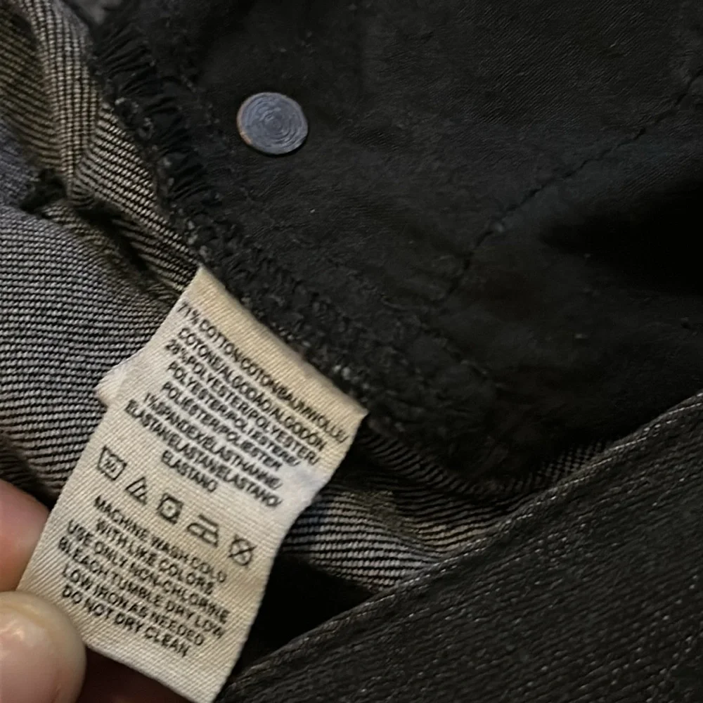 Free People Destroyed Ankle Raw Hem Skinny Jean-Black-Size 26-Distressed - Picture 10 of 13